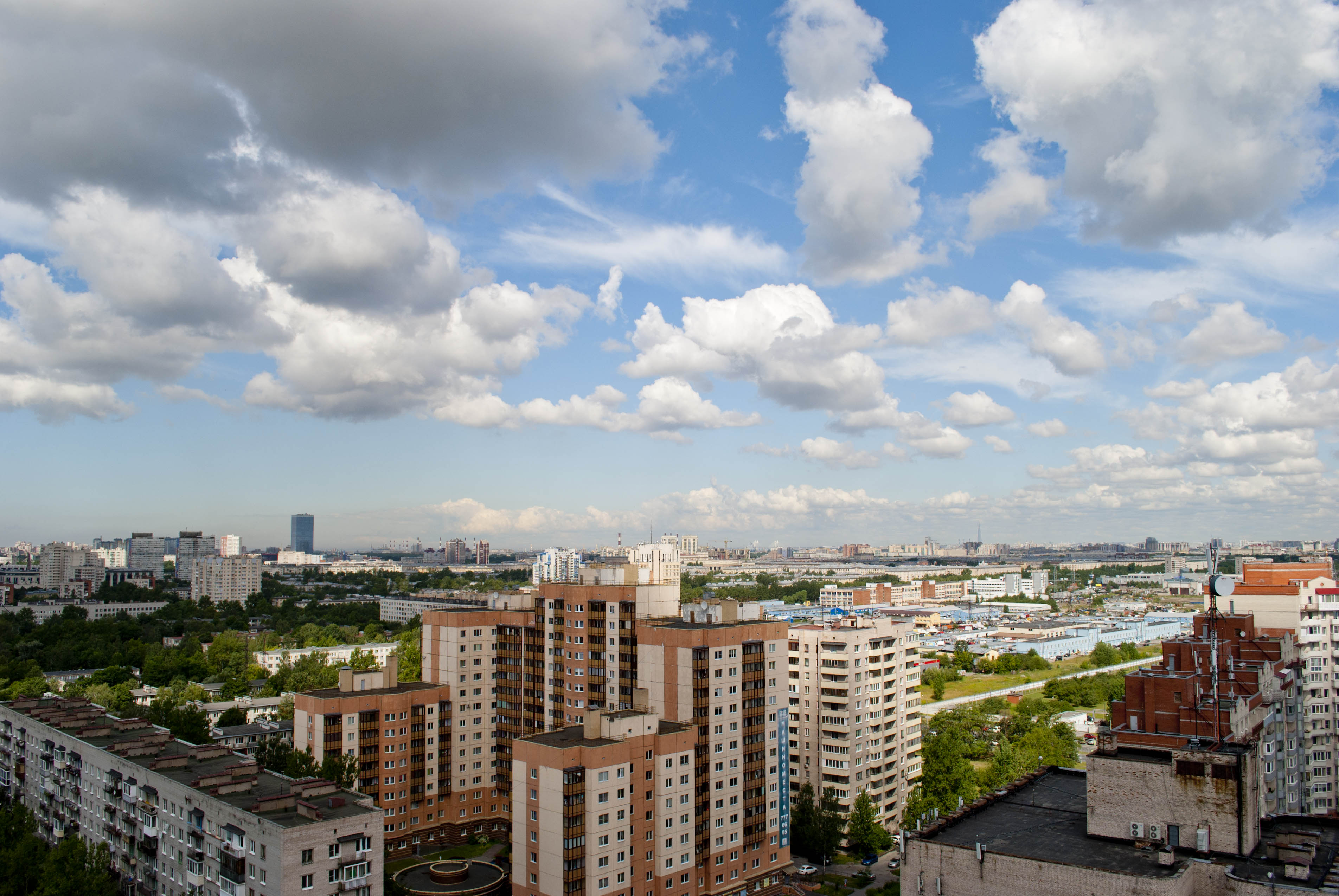 Минск и Санкт-Петербург